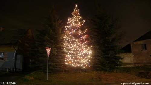 Tradiční vánoční strom u&nbsp;Kaiserů