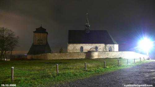 Želenice v&nbsp;noci - kostel a&nbsp;zvonice